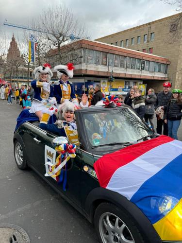 2a927f7d-5e6a-42d0-9c1b-905effbfbaf9