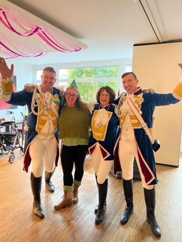 120c6bfc-9bf4-4c8e-8cdd-836bcc13ab4e-1